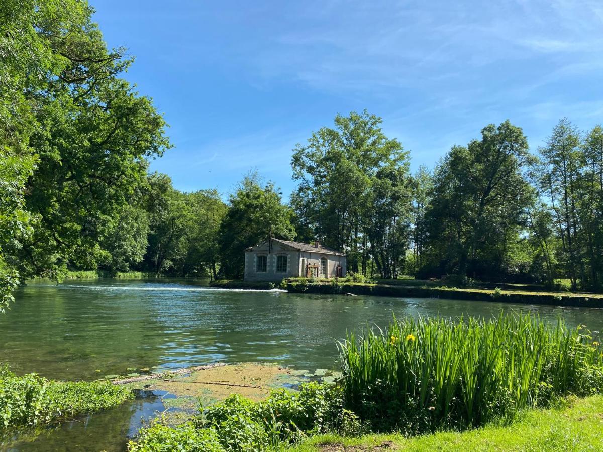 Chateau Des Loups - Les Pommiers Echire Exteriér fotografie