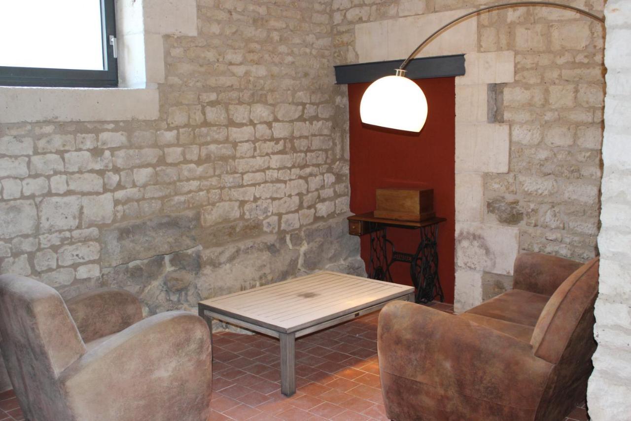 Chateau Des Loups - Les Pommiers Echire Exteriér fotografie